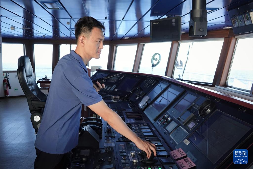 一次“蛟龙号”下潜的背后 一次“蛟龙号”下潜的背后