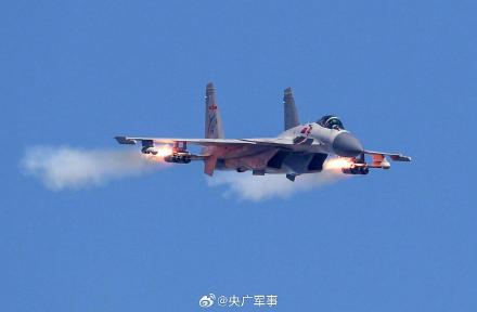 歼-15战机首飞15周年生日快乐 歼-15战机首飞15周年生日快乐