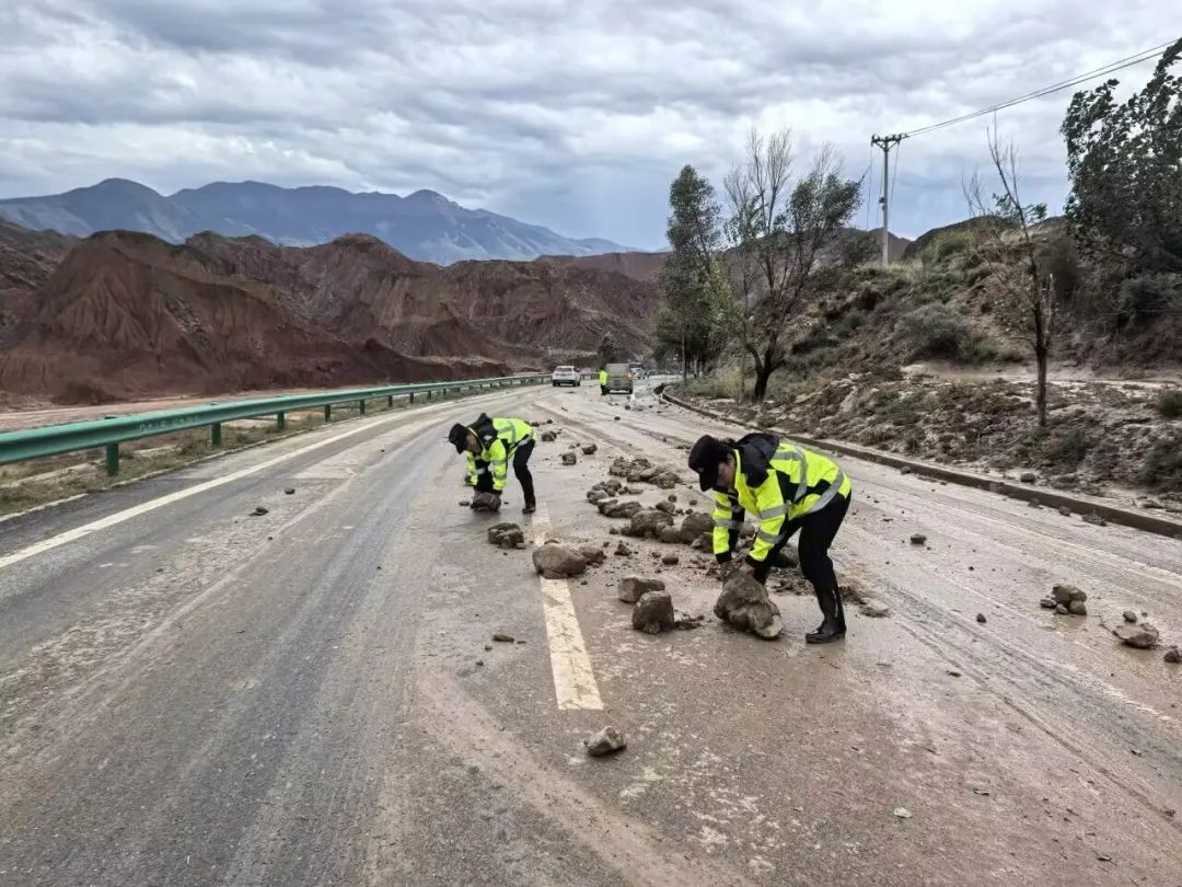 注意！青海部分路段发生泥石流
