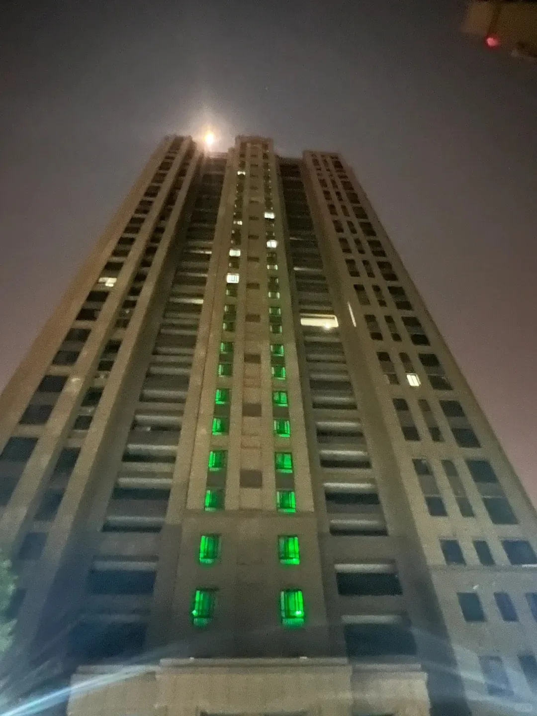 惊恐 | 孕妇被高空抛下玻璃瓶砸断脚趾!警方回应 惊恐 | 孕妇被高空抛下玻璃瓶砸断脚趾!警方回应