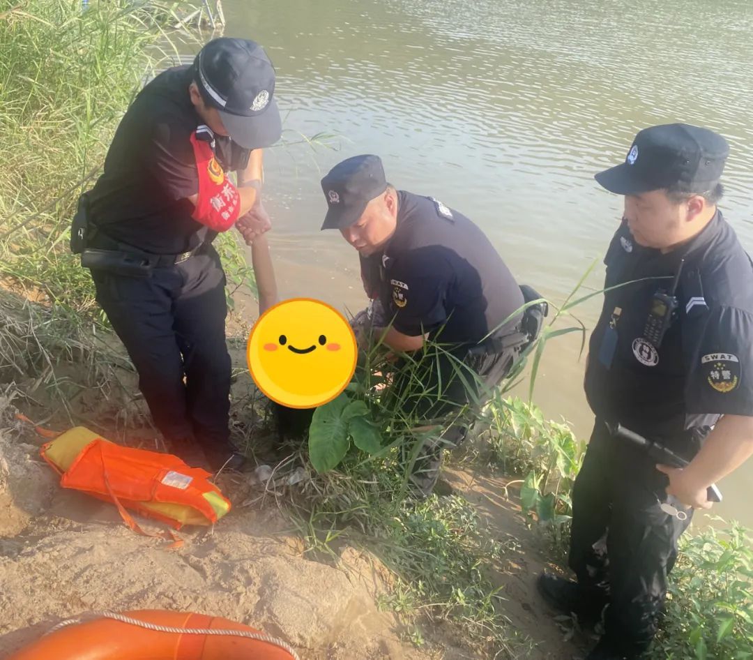 与时间赛跑！女孩跳河轻生，民警全力救援！