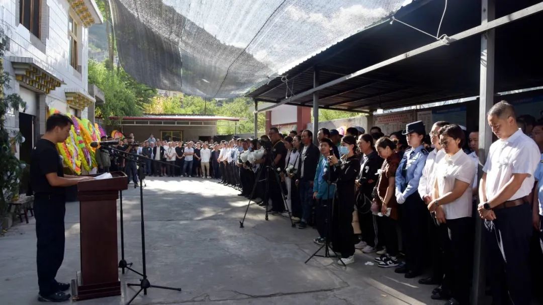 告别何小青同志！