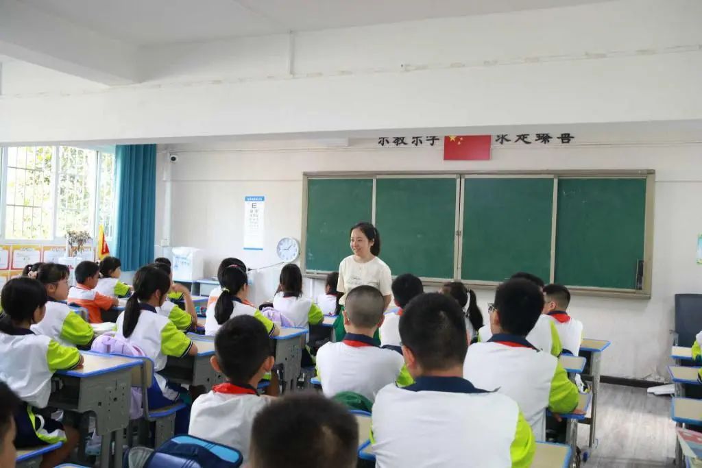 你好 新学期！直击贵阳开学报到第一天