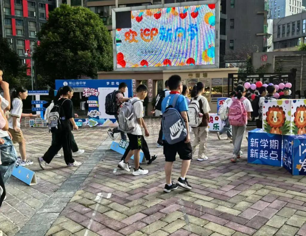 你好 新学期！直击贵阳开学报到第一天