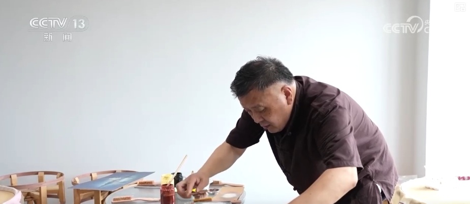 文化中国行 | 非遗与动画奇妙“碰撞”让“西湖之花”跨界绽放 文化中国行 | 非遗与动画奇妙“碰撞”让“西湖之花”跨界绽放