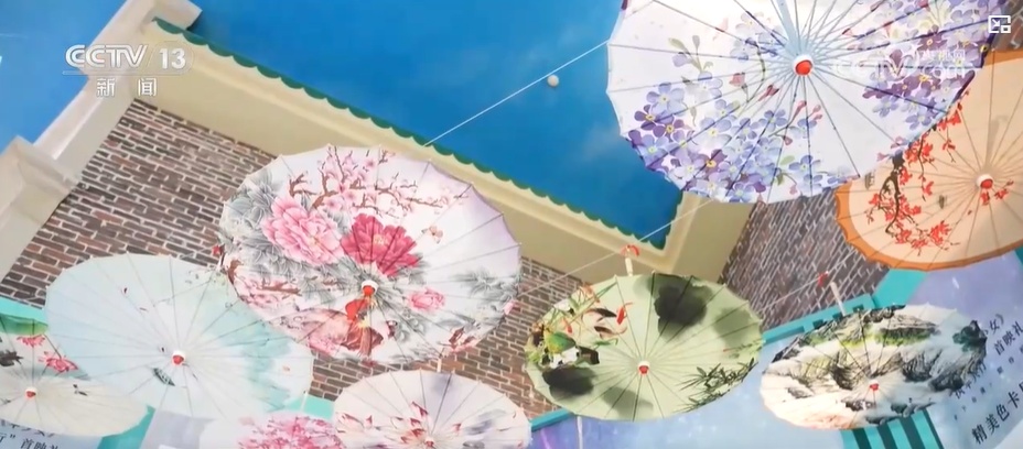 文化中国行 | 西湖绸伞:“西湖之花”绽放独特杭州韵味 文化中国行 | 西湖绸伞:“西湖之花”绽放独特杭州韵味