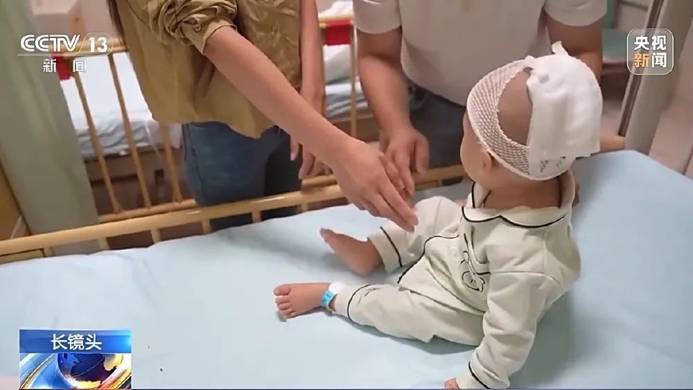 “救”要帮到底——重庆医生休假途中救下遭遇车祸的一家三口 “救”要帮到底——重庆医生休假途中救下遭遇车祸的一家三口