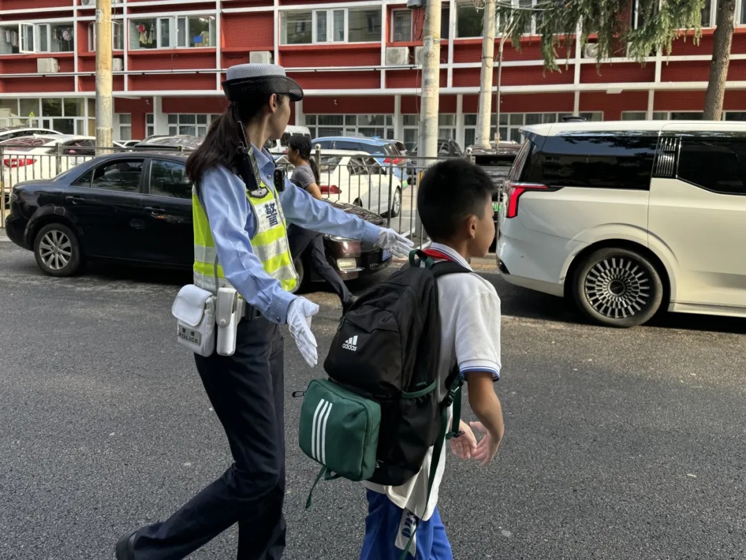 严重拥堵超1小时!明天北京早高峰将提前到6点半—— 严重拥堵超1小时!明天北京早高峰将提前到6点半——