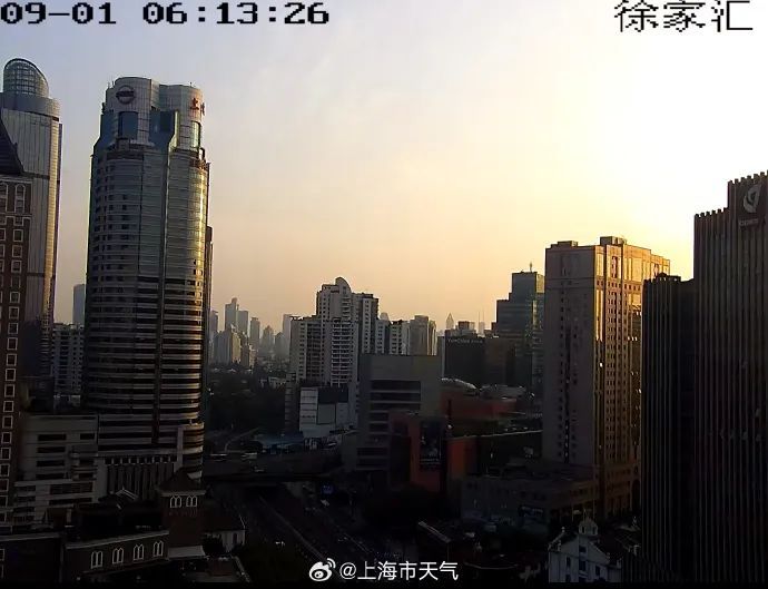 上海今明仍高温!开学第一天注意防暑!11号台风“摩羯”即将生成!或直接登陆上海隔壁...... 上海今明仍高温!开学第一天注意防暑!11号台风“摩羯”即将生成!或直接登陆上海隔壁......