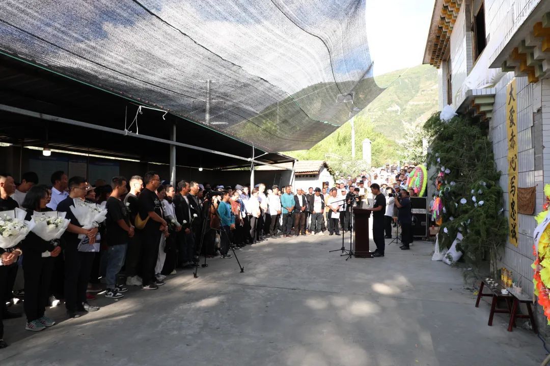 一路走好！送别85后驻村第一书记何小青