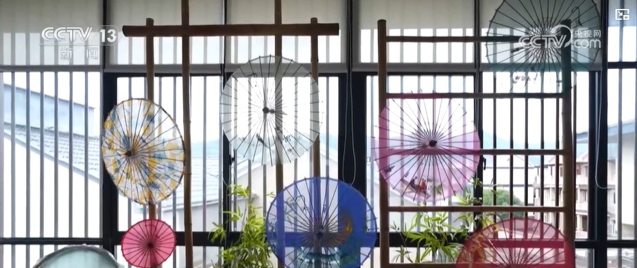 文化中国行 | 西湖绸伞:“西湖之花”绽放独特杭州韵味 文化中国行 | 西湖绸伞:“西湖之花”绽放独特杭州韵味