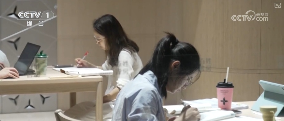 “旅游+”“燃动”“书香”“变迁”……透过关键词看这个暑期“新”意浓 “旅游+”“燃动”“书香”“变迁”……透过关键词看这个暑期“新”意浓