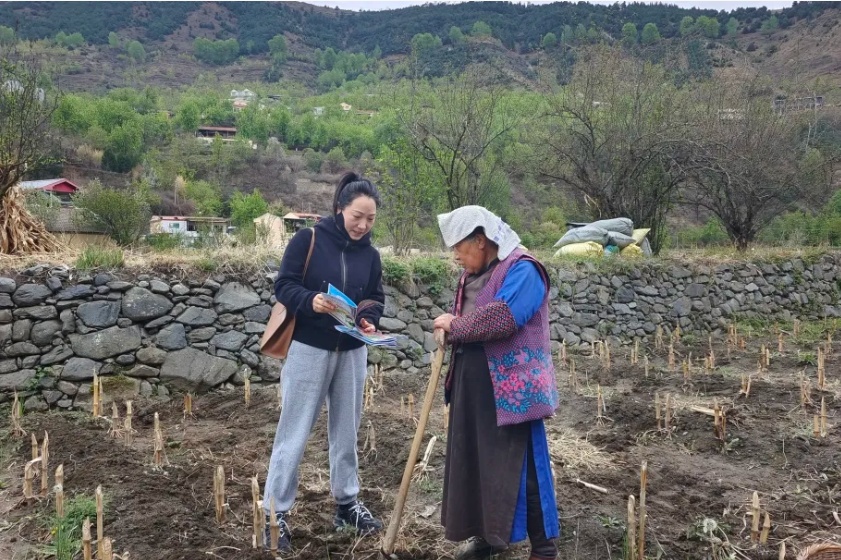 一路走好！送别85后驻村第一书记何小青