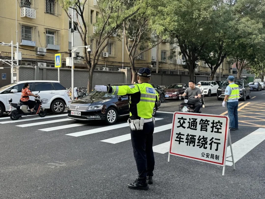 严重拥堵超1小时!明天北京早高峰将提前到6点半—— 严重拥堵超1小时!明天北京早高峰将提前到6点半——