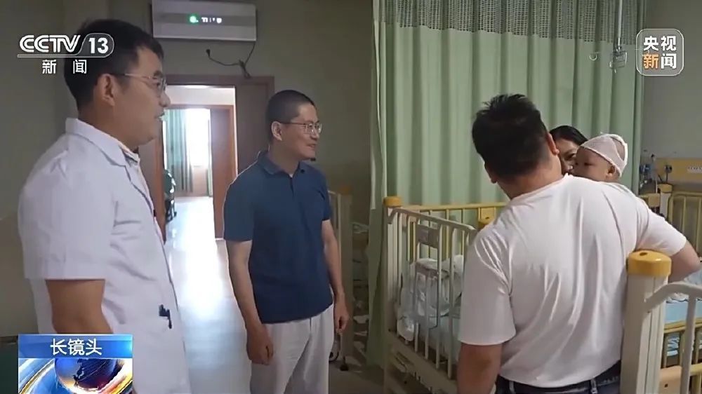 “救”要帮到底——重庆医生休假途中救下遭遇车祸的一家三口 “救”要帮到底——重庆医生休假途中救下遭遇车祸的一家三口