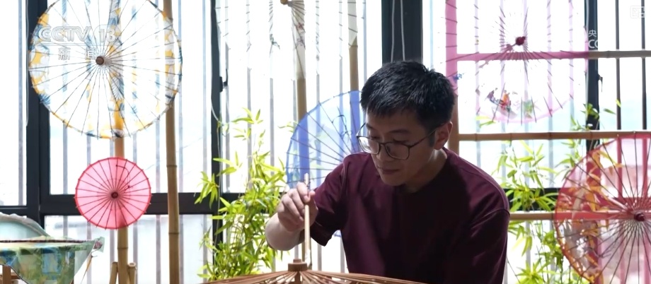 文化中国行 | 非遗与动画奇妙“碰撞”让“西湖之花”跨界绽放 文化中国行 | 非遗与动画奇妙“碰撞”让“西湖之花”跨界绽放