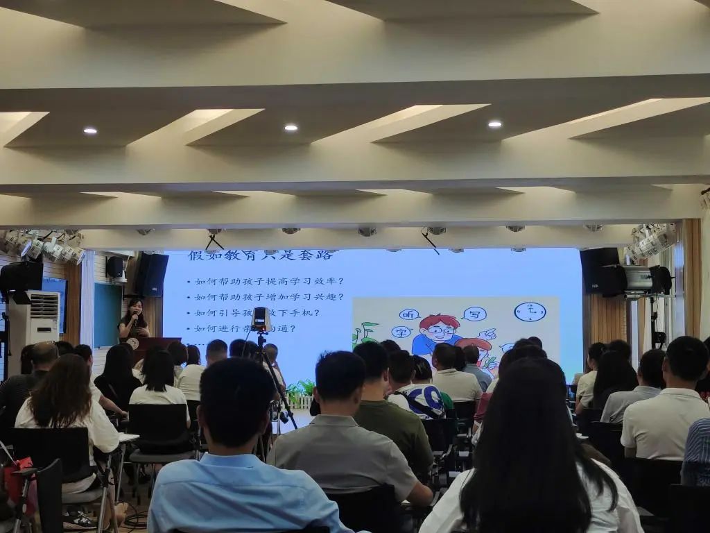 你好 新学期！直击贵阳开学报到第一天