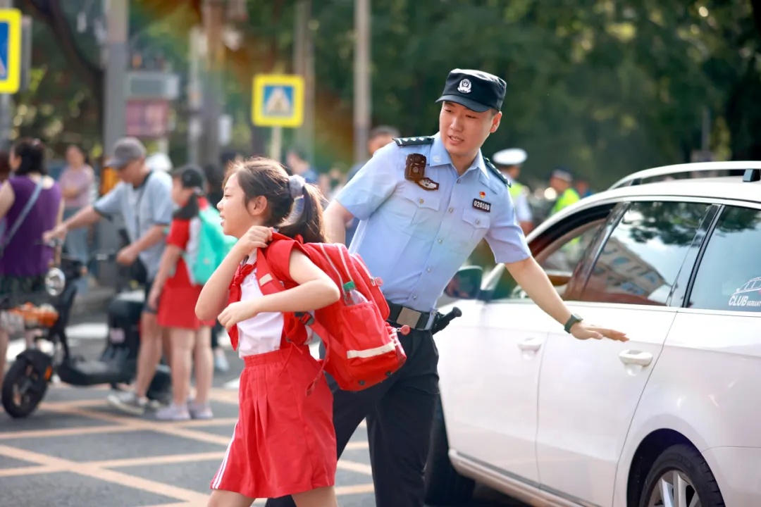 严重拥堵超1小时!明天北京早高峰将提前到6点半—— 严重拥堵超1小时!明天北京早高峰将提前到6点半——