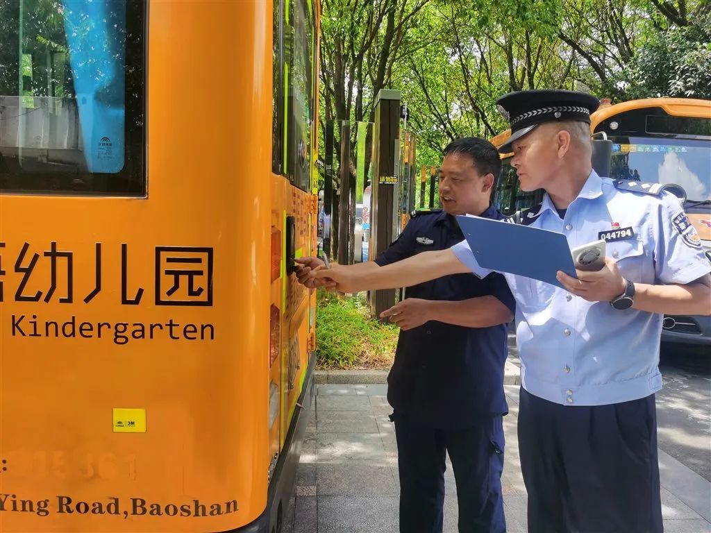 护航“神兽归笼”，上海这条交通大动脉“大考”来袭！朋友圈刷屏，开学第一课什么样？