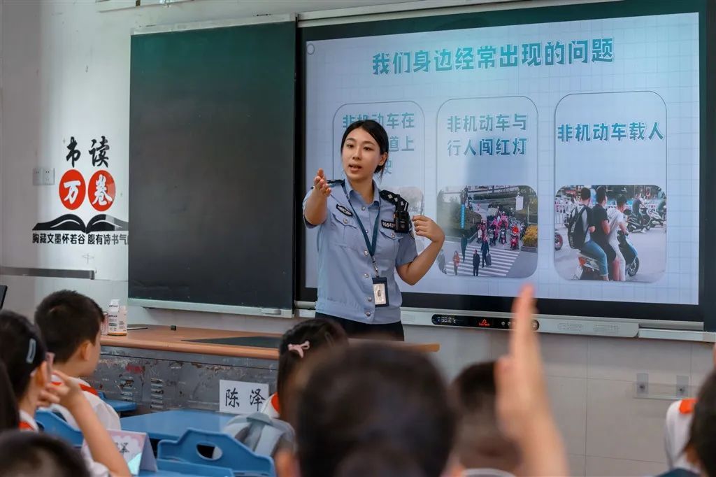 护航“神兽归笼”，上海这条交通大动脉“大考”来袭！朋友圈刷屏，开学第一课什么样？