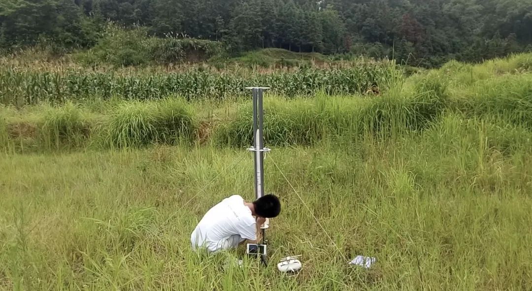 湖南17岁农村少年的火箭梦：网上自学造火箭，最高飞400米！有科普机构买他的火箭