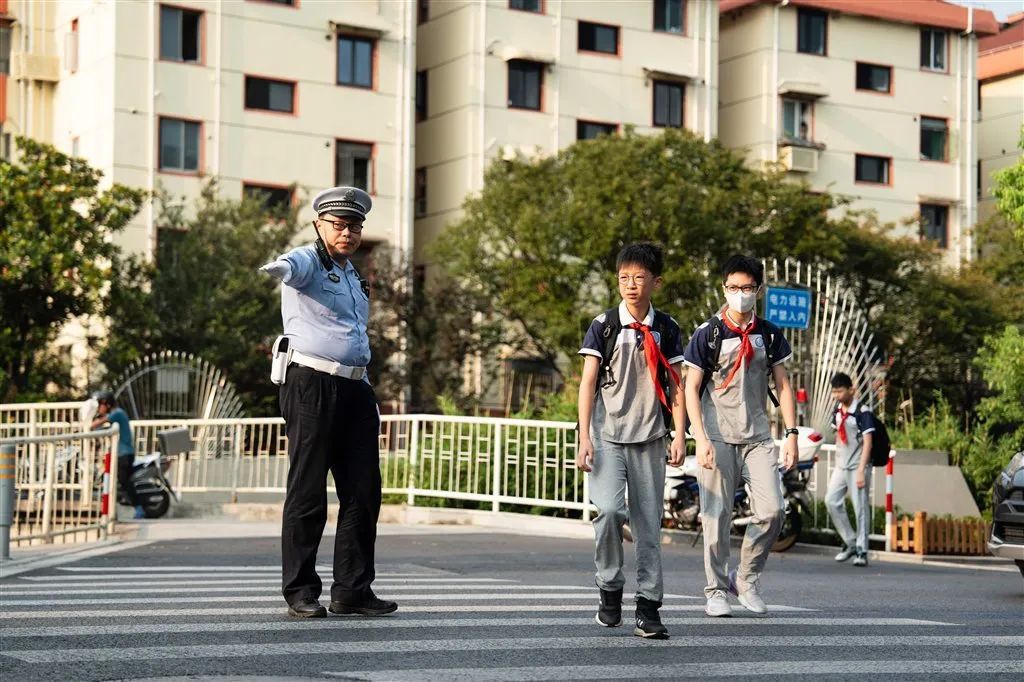 护航“神兽归笼”，上海这条交通大动脉“大考”来袭！朋友圈刷屏，开学第一课什么样？