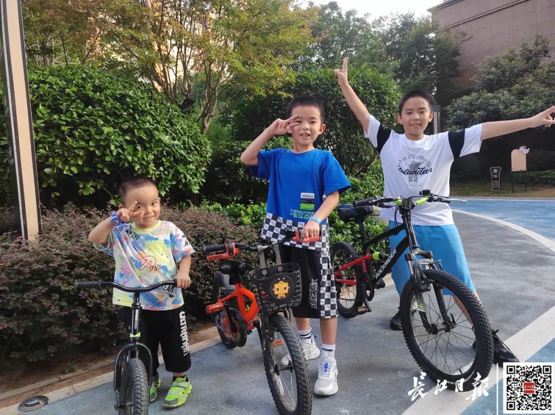 武汉首批“三孩宝宝”,上学啦! 武汉首批“三孩宝宝”,上学啦!