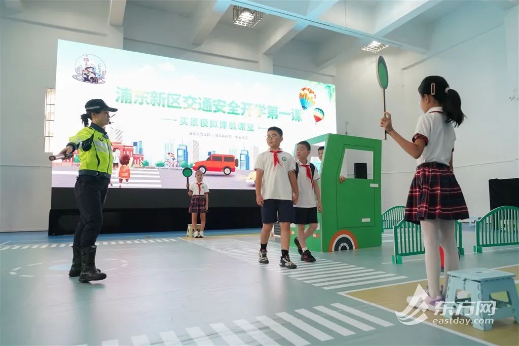 护航“神兽归笼”，上海这条交通大动脉“大考”来袭！朋友圈刷屏，开学第一课什么样？