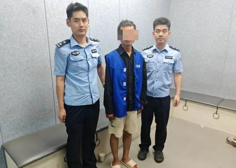 群众举报爱车被贴“涉黄”贴纸，烟台警方：已抓获