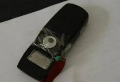 磨损的书桌、破旧的滑盖手机……都是这位院士的 磨损的书桌、破旧的滑盖手机……都是这位院士的