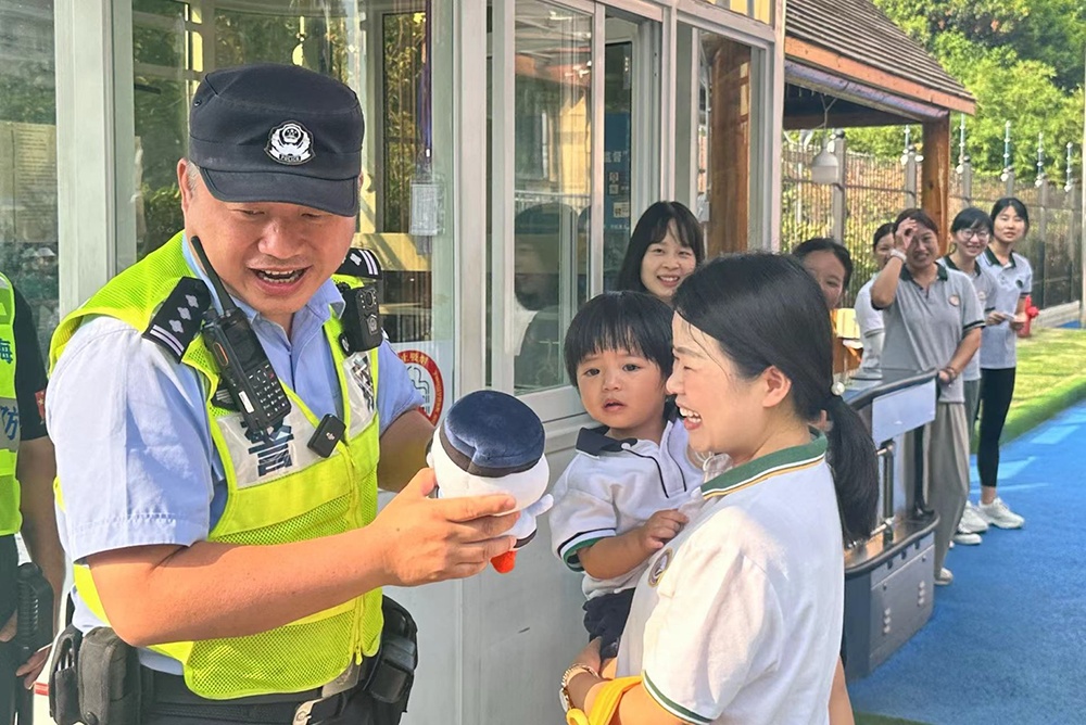 上学第一天,是谁放不开谁的手 上学第一天,是谁放不开谁的手