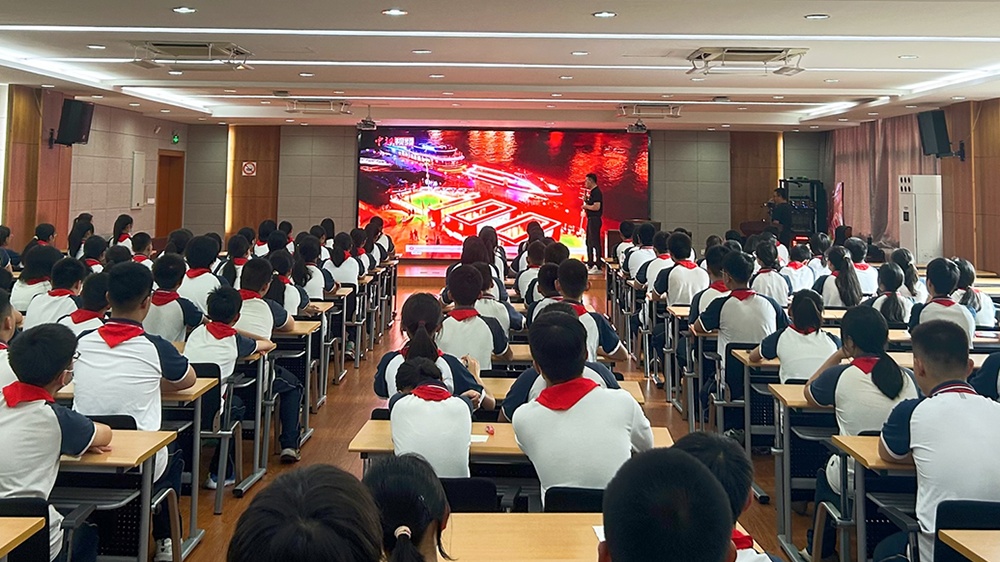 上学第一天,是谁放不开谁的手 上学第一天,是谁放不开谁的手