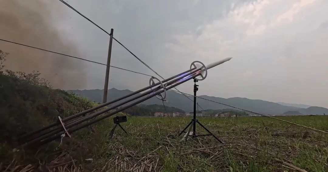 湖南17岁农村少年的火箭梦：网上自学造火箭，最高飞400米！有科普机构买他的火箭