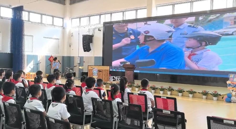 护航“神兽归笼”，上海这条交通大动脉“大考”来袭！朋友圈刷屏，开学第一课什么样？