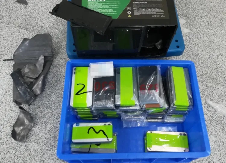 一男子利用电动轮椅藏匿87台旧手机进境，拱北海关当场查获