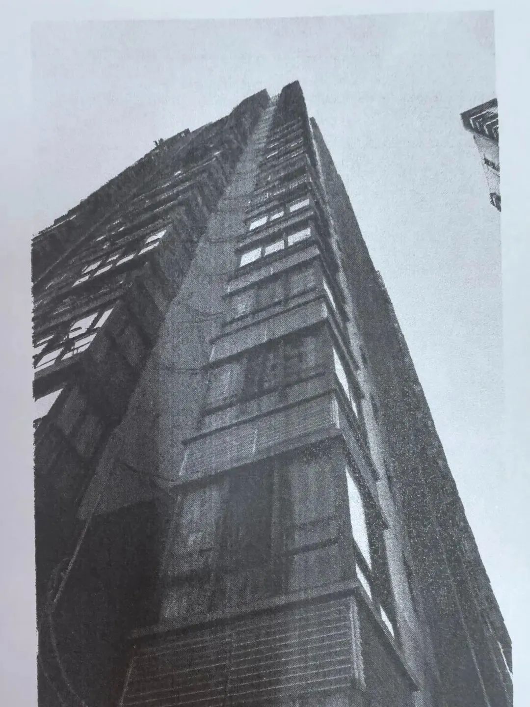 揪心!6岁孩童在小区楼下玩耍,被外墙脱落的碎片砸成九级伤残…… 揪心!6岁孩童在小区楼下玩耍,被外墙脱落的碎片砸成九级伤残……