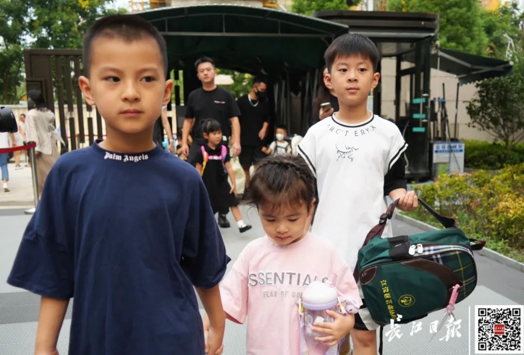 武汉首批“三孩宝宝”,上学啦! 武汉首批“三孩宝宝”,上学啦!