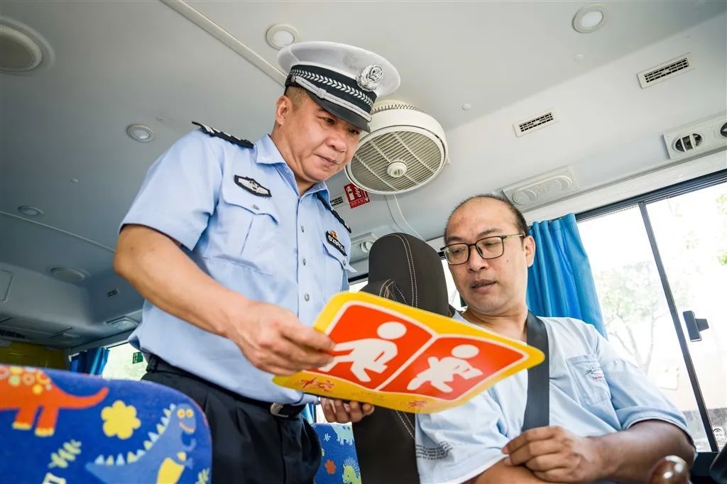 护航“神兽归笼”，上海这条交通大动脉“大考”来袭！朋友圈刷屏，开学第一课什么样？