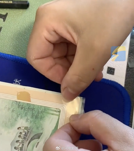 家长已经从包书皮卷到包书角了