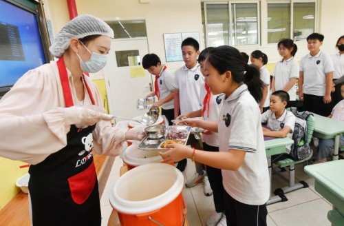 北京：校外供餐中小学校实现“桶餐到班”全覆盖