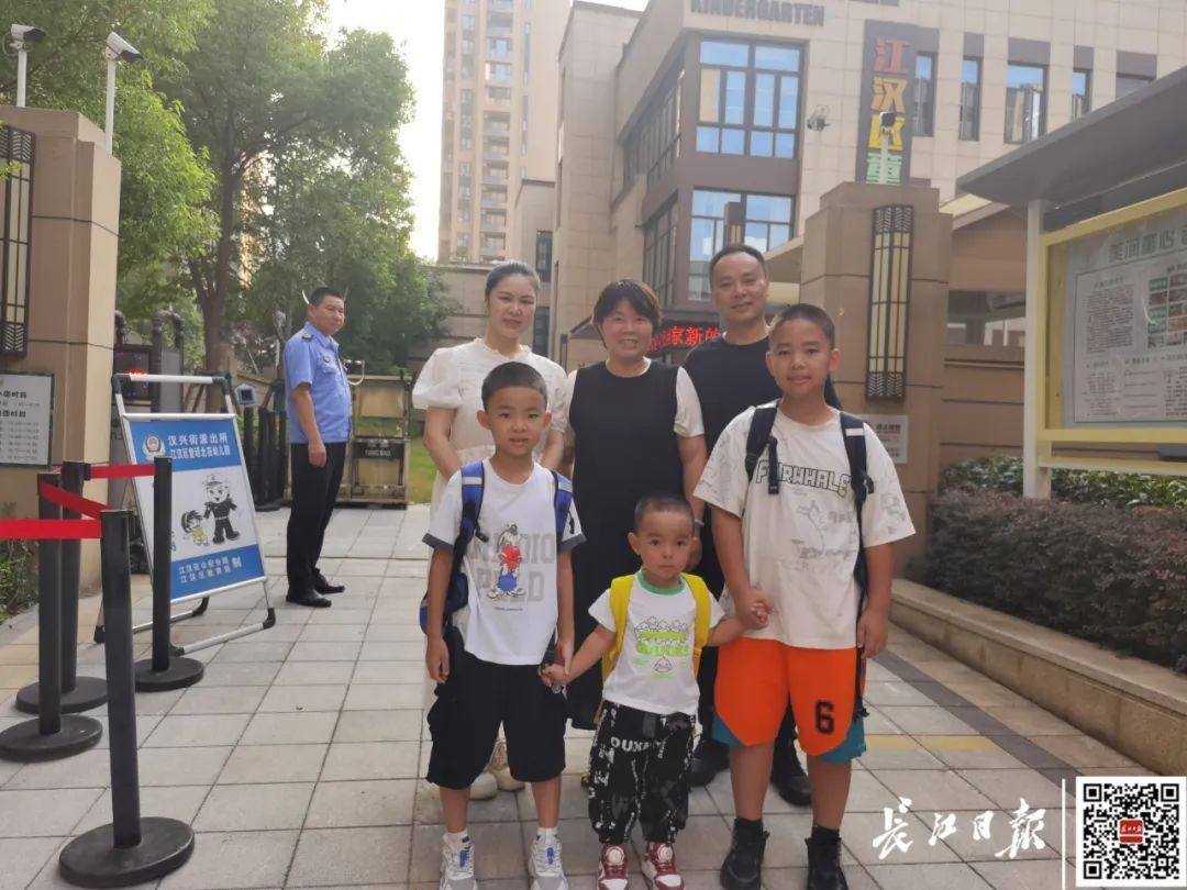 武汉首批“三孩宝宝”,上学啦! 武汉首批“三孩宝宝”,上学啦!