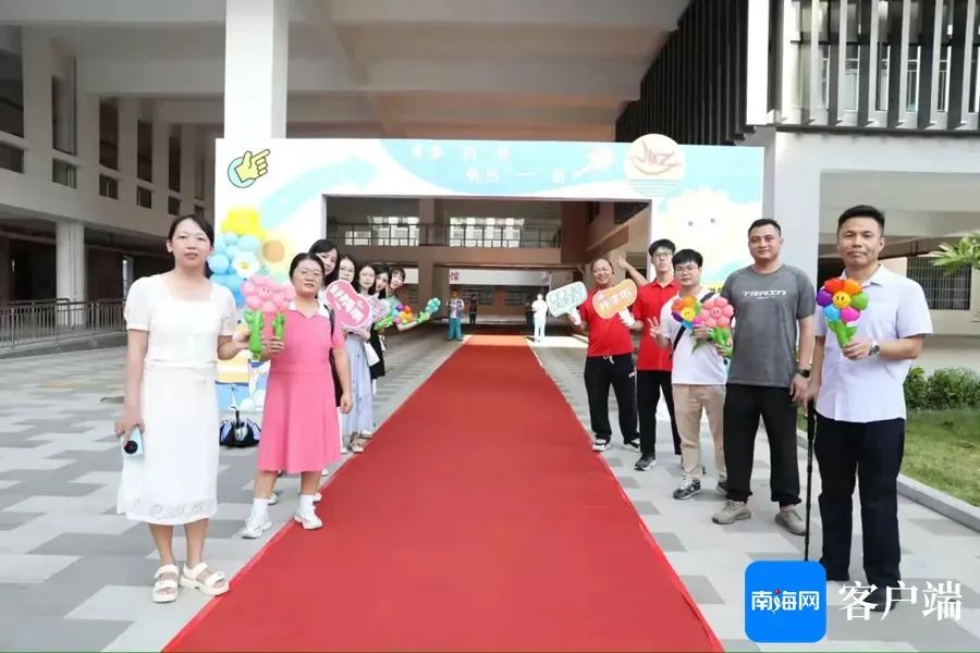 纸飞机签到、DIY科技帽……这些学校“花式”迎新