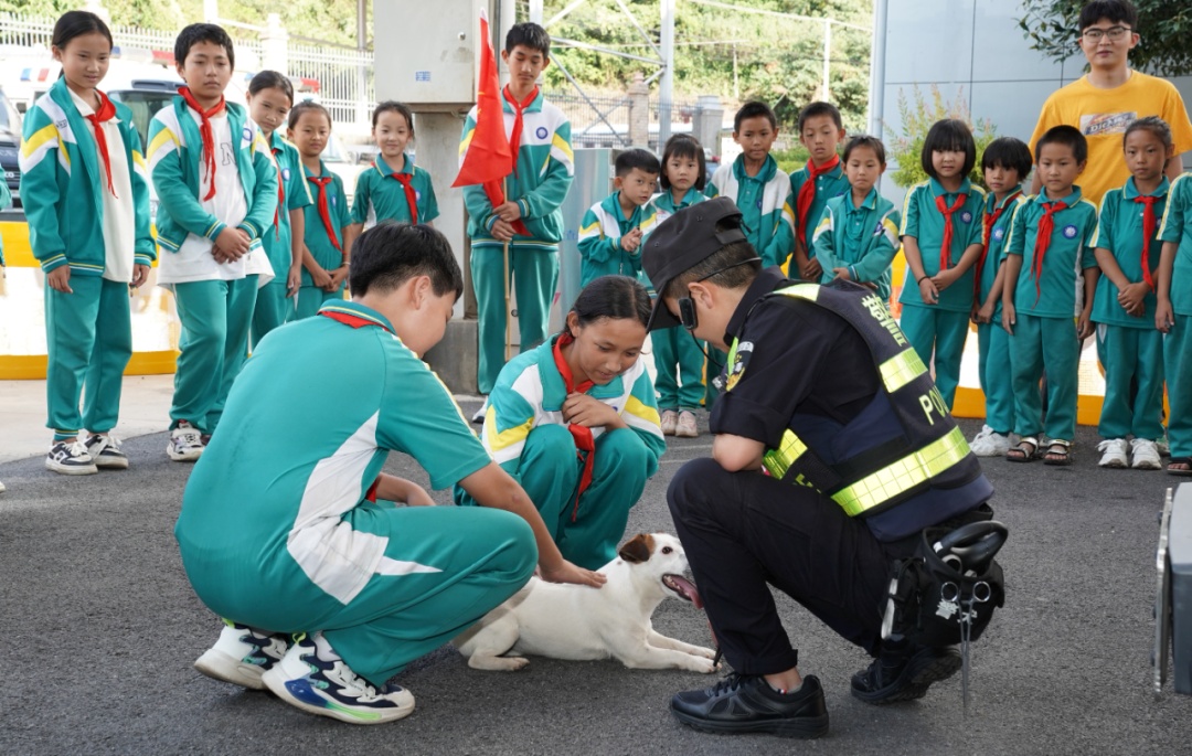 这批“新警”，浑身是毛……