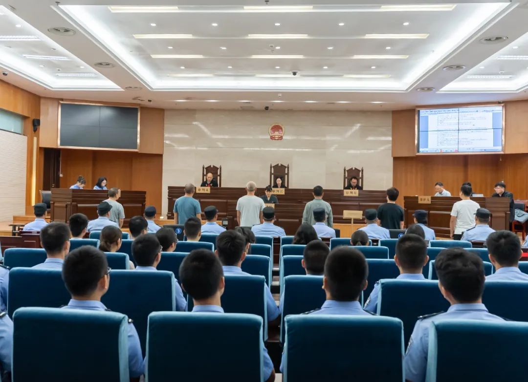 从回收到盗印，他们对大学教材动起了歪念