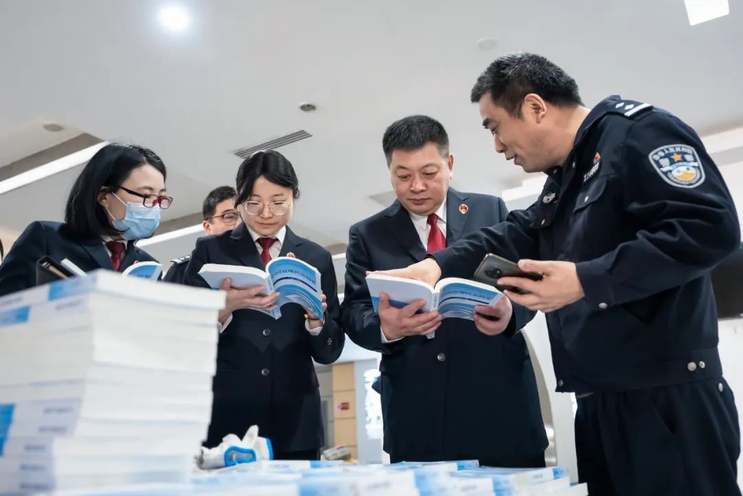 从回收到盗印，他们对大学教材动起了歪念