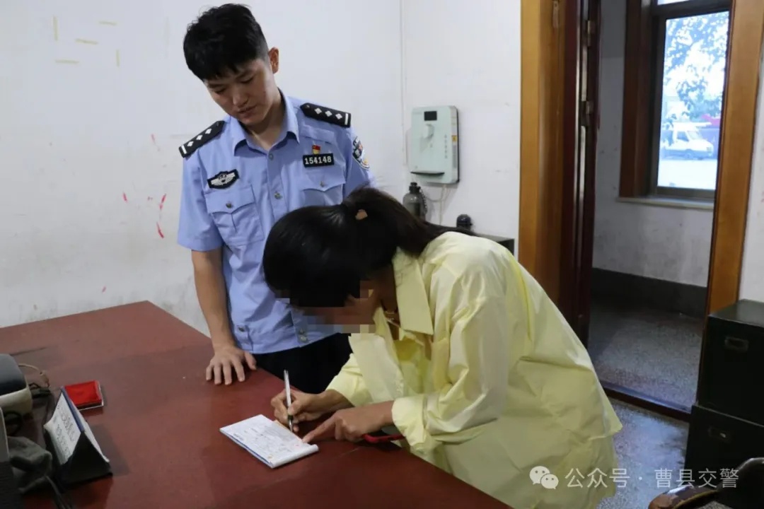 移动DJ？曹县一女子从车天窗探身“嗨歌”自拍， 菏泽交警：查证属实，处罚！