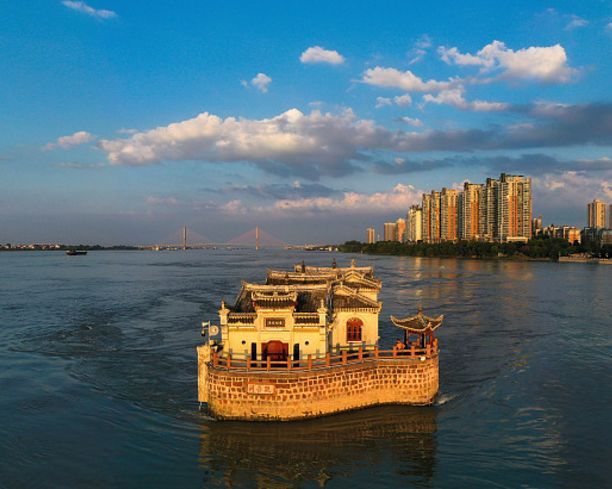 长江江心的这座楼阁,为何屹立700年不倒? 长江江心的这座楼阁,为何屹立700年不倒?