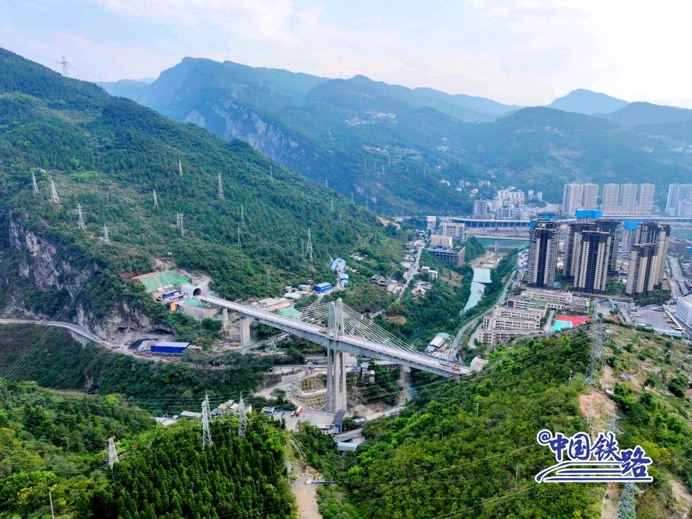 顺利贯通！这条高铁有新进展