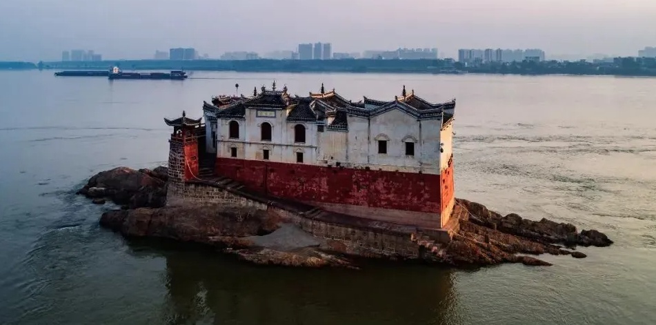 长江江心的这座楼阁,为何屹立700年不倒? 长江江心的这座楼阁,为何屹立700年不倒?