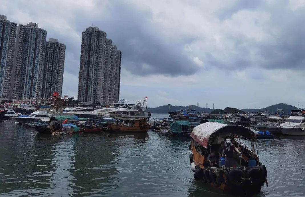 台风“摩羯”将直接影响广东,港澳发出一号戒备信号 台风“摩羯”将直接影响广东,港澳发出一号戒备信号